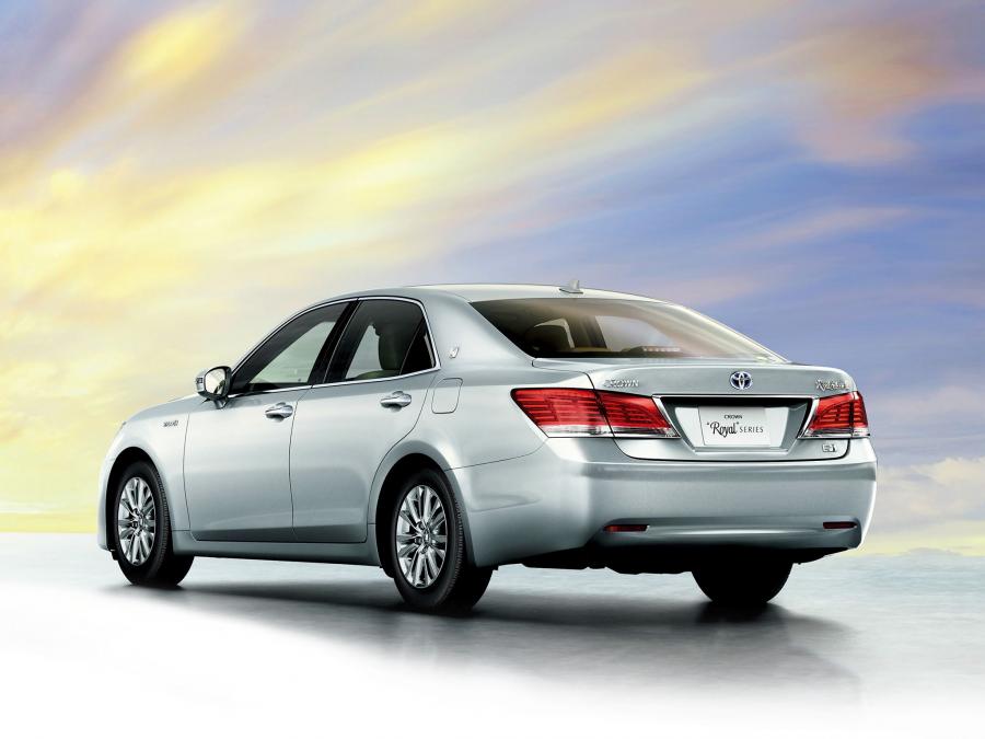  Toyota Crown Hybrid Royal Saloon (S210) 2012 года  (фото 3 из 14)